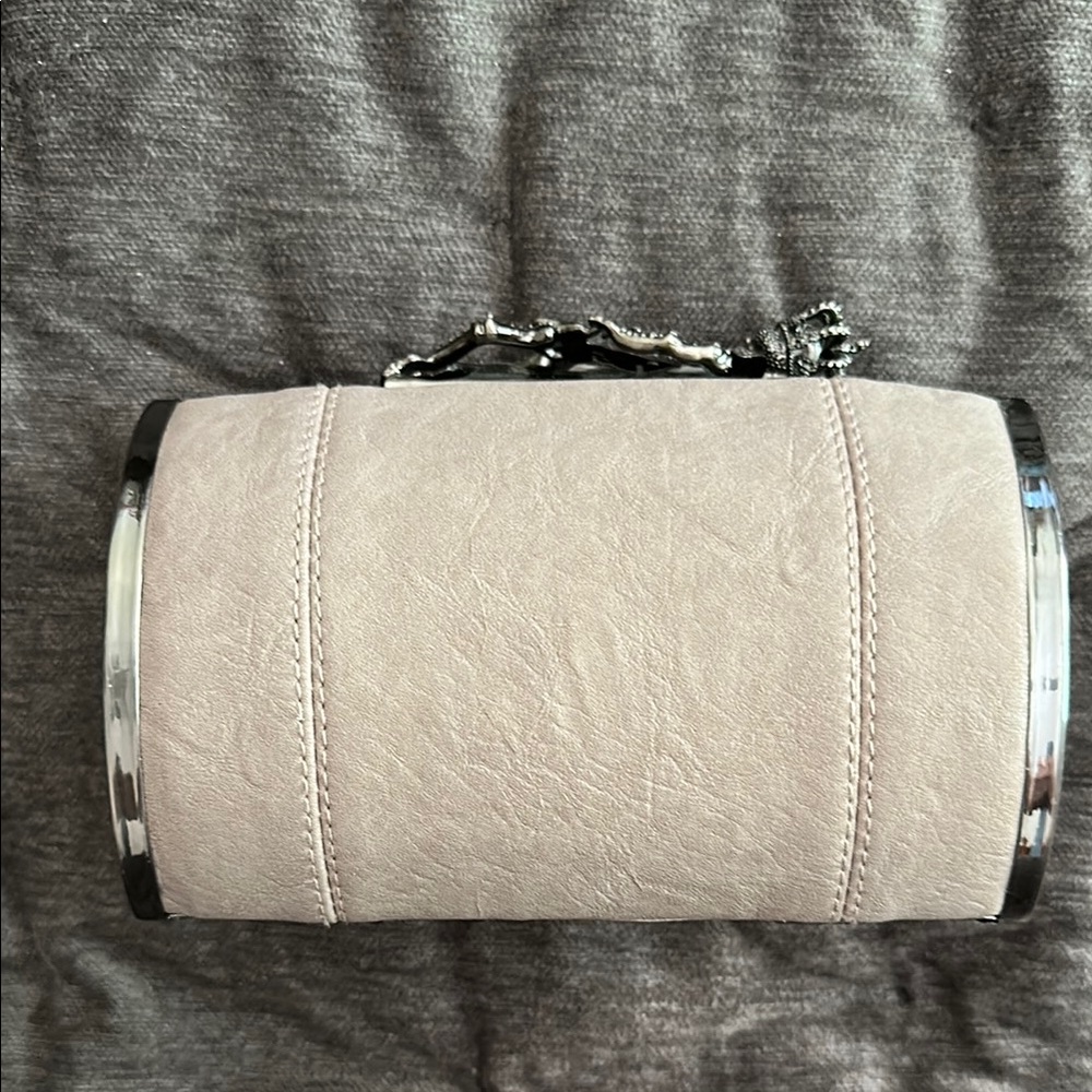 Religion taupe leather covered box bag Clutch with skeleton clasp & Chain Strap - Picture 10 of 12